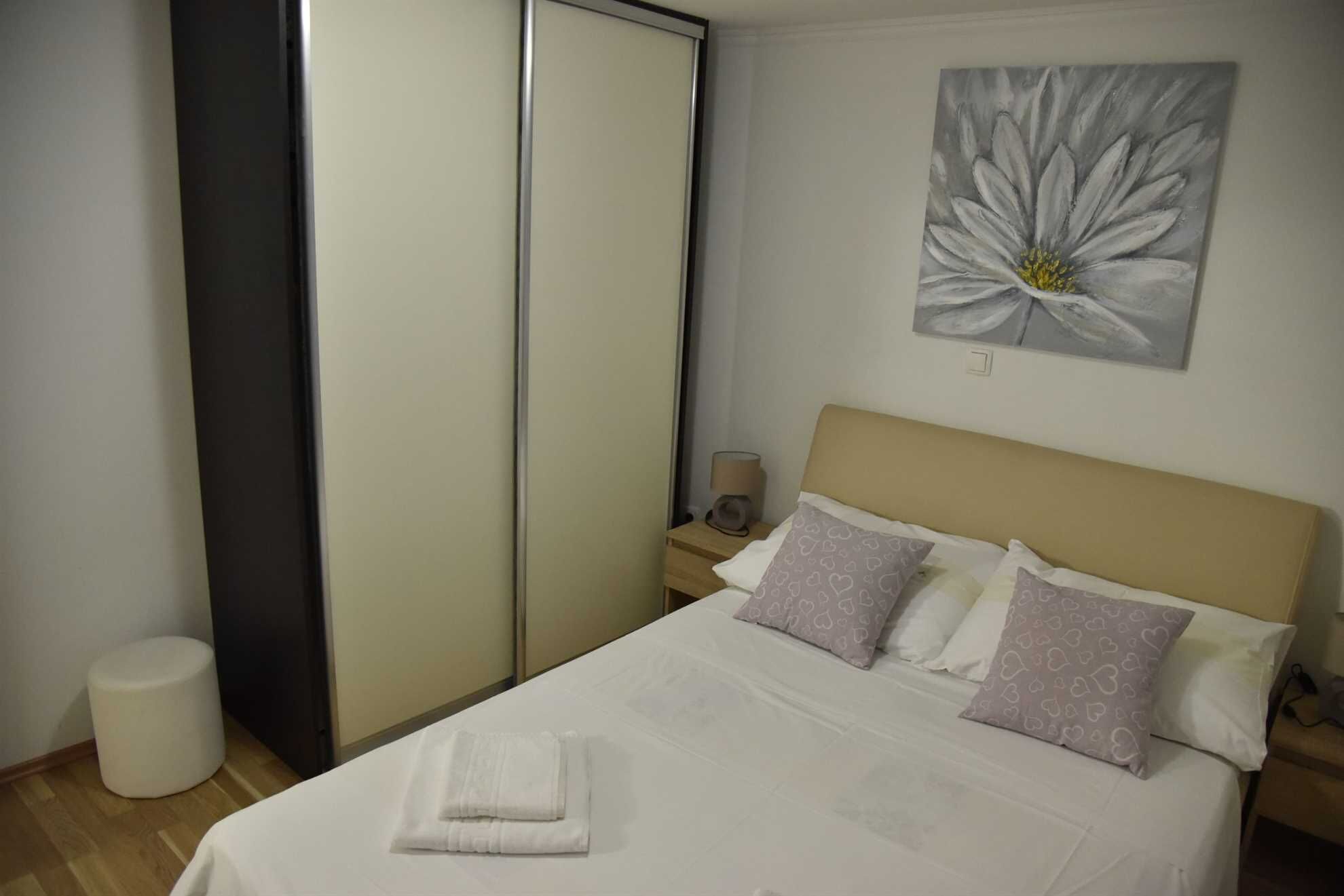 3 bedrooms, bed sheets