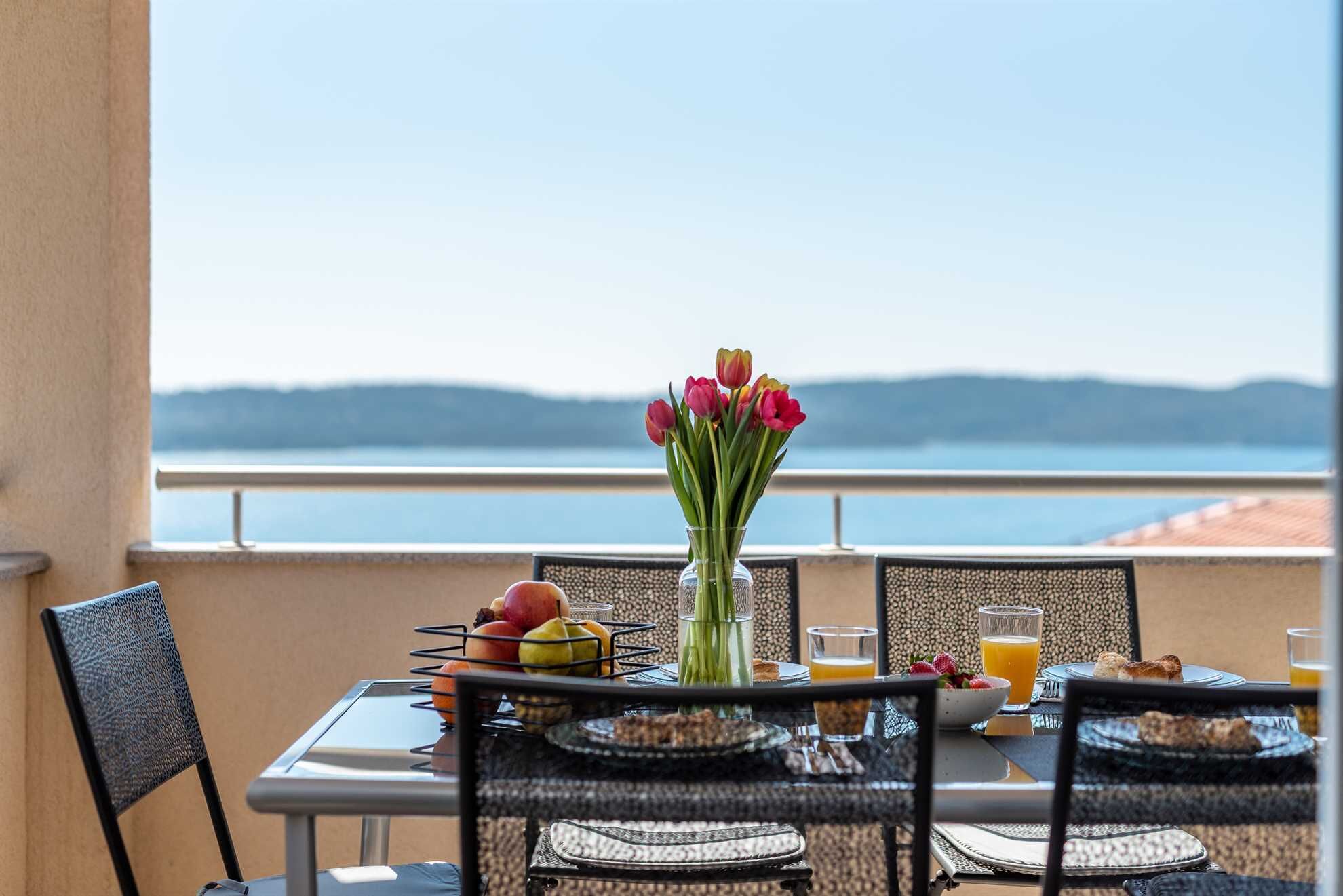 屋外ダイニングエリア