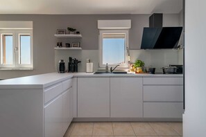 Frigorifero, microonde, forno, lavastoviglie