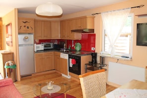 Bungalow, 2 Bedrooms, Patio, Garden View | Interior
