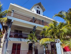 Apartment, 2 Bedrooms, Smoking, Balcony | Property entrance