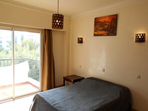 2 bedrooms, iron/ironing board