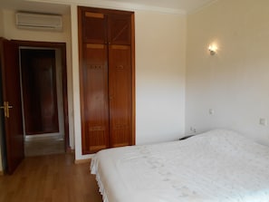 2 bedrooms, iron/ironing board