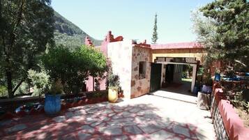 Room, 1 Bedroom, Balcony, Garden View | Front of property