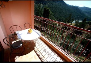 Room, 1 Bedroom, Balcony, Garden View | Outdoor dining - Room in Guest Room - Double Room With Balcony and Stunning View in Dar L'eau Vive (Bine el Ouidane)