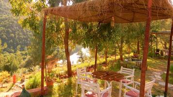 Room, 1 Bedroom, Accessible, Terrace | Dining