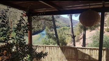 Chambre, 1 chambre, balcon, vue jardin | Vue depuis lâhĂ©bergement