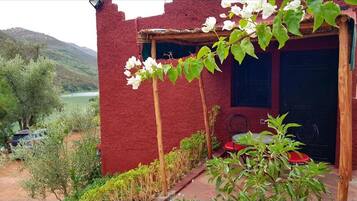 Chambre, 1 chambre, terrasse, vue lac | Enceinte de lâhĂ©bergement