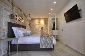 2 bedrooms, bed sheets