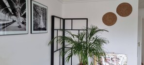 Apartment, 3 Bedrooms, Smoking, Balcony | Interior