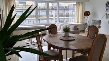 Apartment, 3 Bedrooms, Smoking, Balcony | Dining