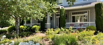 Beautiful Home Walking Distance St Helena and Meadowood resort privileges.