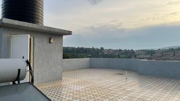 Apartment, 4 Bedrooms, Balcony, City View | Interior