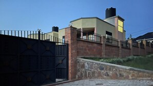 Apartament, 4 dormitoris, balcó, vistes a la ciutat | Entrada de l'allotjament
