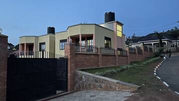 Apartment, 4 Bedrooms, Balcony, City View | Front of property