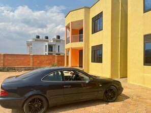 Apartment, 4 Bedrooms, Balcony, City View | Property grounds