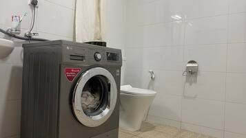 Appartement, 4 slaapkamers, balkon, uitzicht op de stad | Wasservice