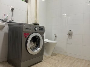 Apartment, 4 Bedrooms, Balcony, City View | Laundry