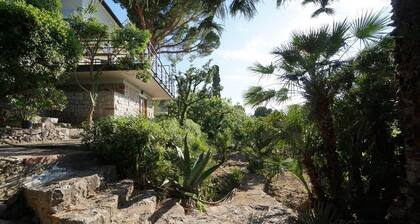 Nut House Apartment Near the sea in a Villa With Garden