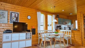 House, 2 Bedrooms, Terrace | Private kitchen | Microwave