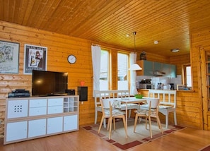 House, 2 Bedrooms, Terrace | Tempat makan