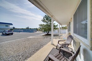 Property grounds - First-Floor Brigantine Condo: Steps to Ocean! (Brigantine)