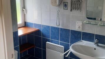 Standard Room | Bathroom