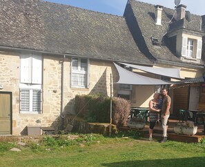 Front of property - Auberge st Julien aux bois (Saint-Julien-aux-Bois)