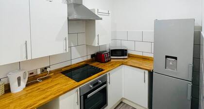 1 Bedroom Pet Friendly Apt Wd Free Wifi, Parking, Netflix & Pool Table. Sleeps 3