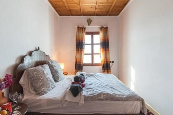 Room, 1 Bedroom, Accessible, Smoking | 1 bedroom - Room-pretty Room in Villa L'air De La Me (Sidi Ahmed Essayeh)