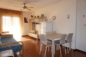 Leilighet, 1 soverom, balkong | Oppholdsområde