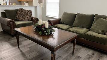 House, 3 Bedrooms, Fireplace | Living room