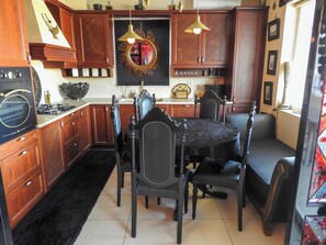 Apartment, 2 Bedrooms, Balcony, City View | Dining