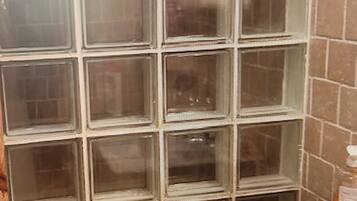 Douche, papier toilette