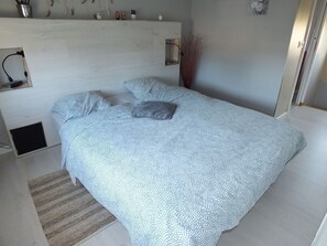 4 chambres, fer et planche à repasser, Wi-Fi gratuit