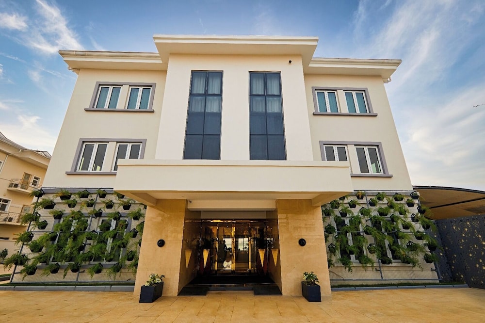 The Yacht Hotel, Lekki Phase 1