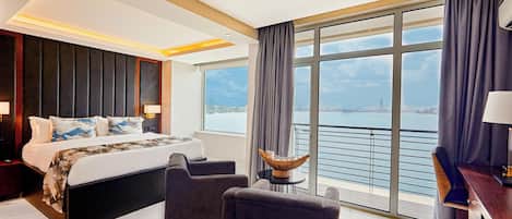 In-room safe, desk, laptop workspace, free WiFi