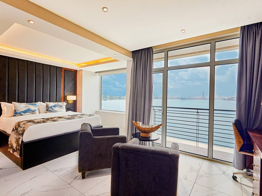 In-room safe, desk, laptop workspace, free WiFi