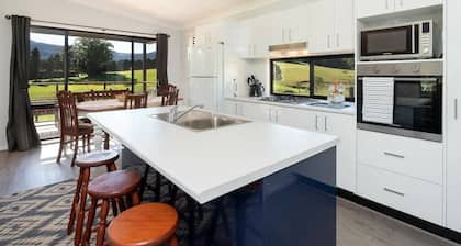 Farm "The Stockyards " 3 Bed Views Foxground.