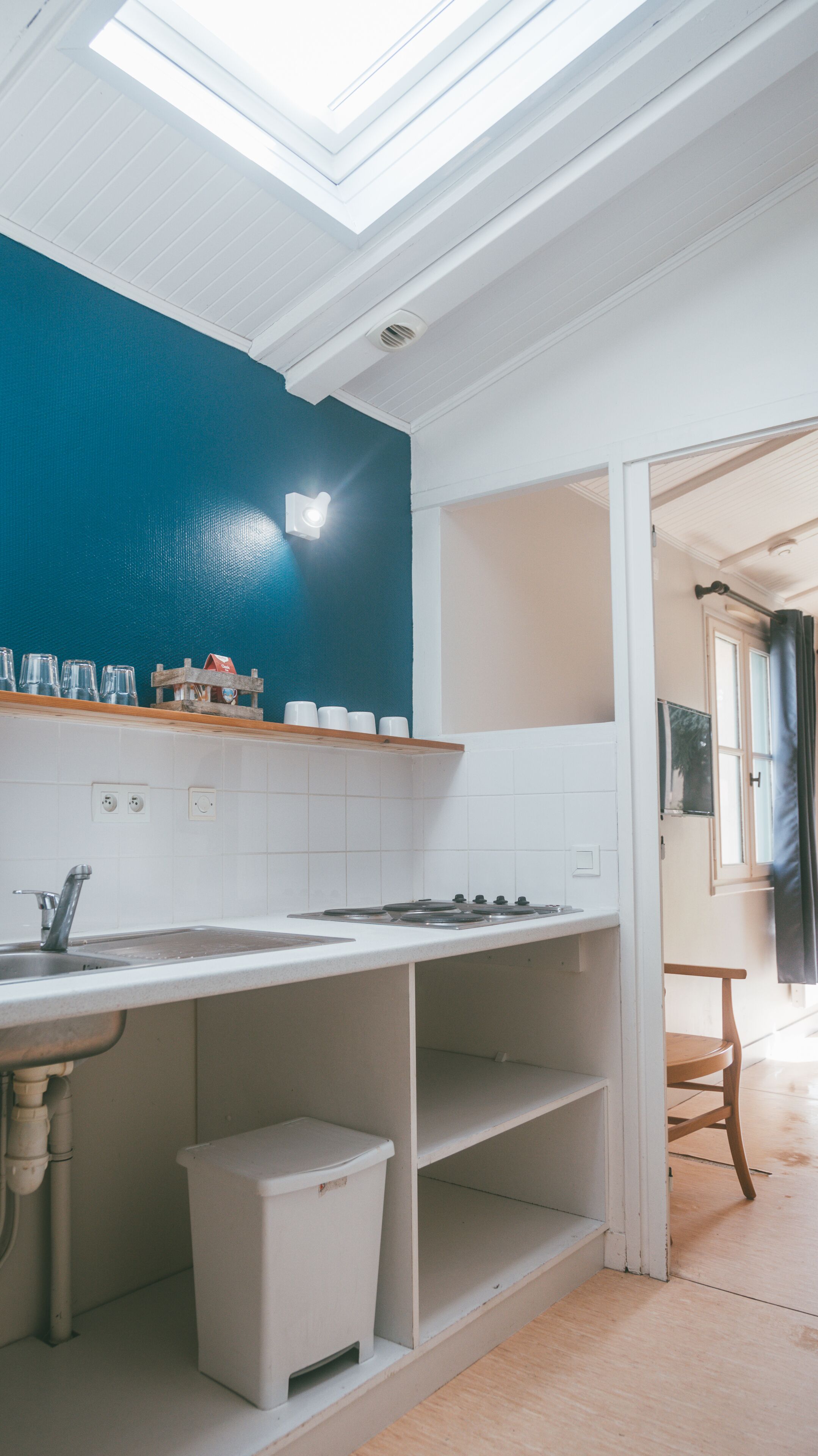 Private kitchen | Fridge, microwave, stovetop, electric kettle