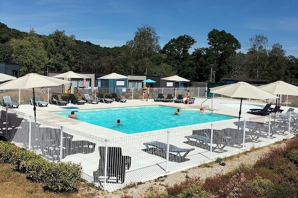 Piscine extérieure (ouverte en saison), chaises longues