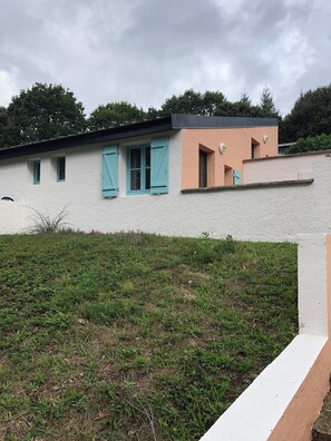 Front of property - Terres de France - Domaine de Kerioche (Pluherlin)