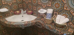 Douche, serviettes fournies