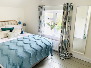 3 bedrooms, desk, iron/ironing board, travel cot