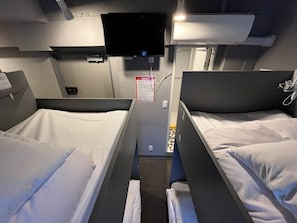 Individually decorated, blackout curtains, free WiFi, bed sheets - Rhodes Otsuka Hotel - Hostel (Tokyo)
