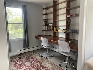 4 bedrooms, desk, iron/ironing board, free WiFi