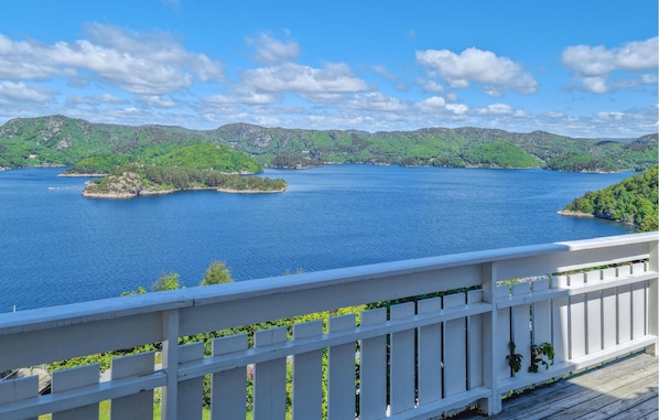 Property grounds - 4 bedroom nice home in Spangereid (Spangereid)