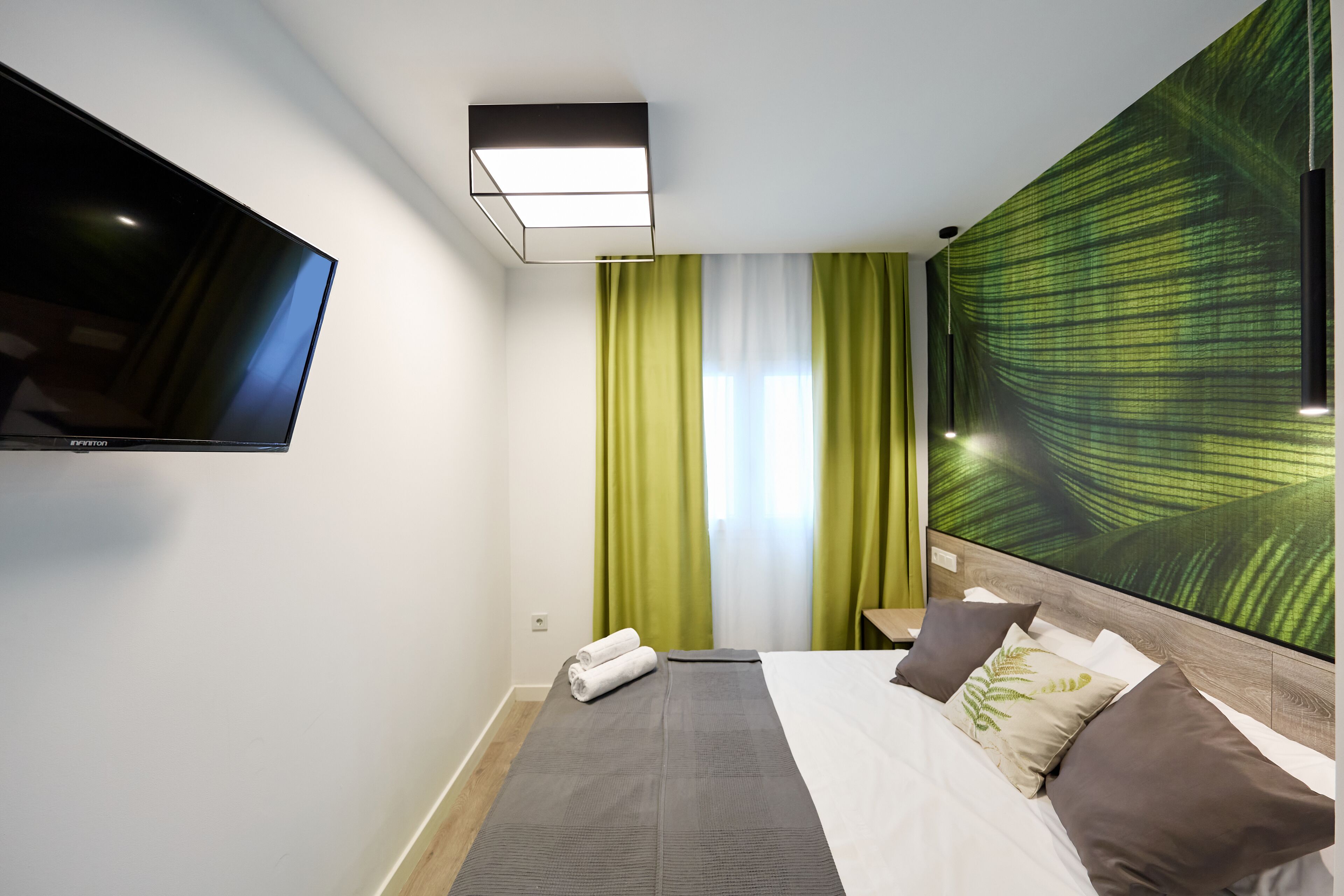 standard double room | minibar, in-room safe, desk, laptop workspace