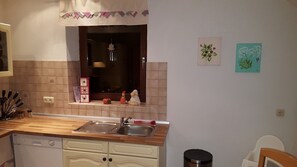 Geladeira, fogão, cooktop, lava-louças