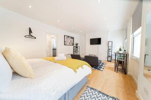 Apartment, 1 Queen Bed | 1 bedroom, iron/ironing board, free WiFi, bed sheets - Livestay - Hidden Covent Garden Gem (London)